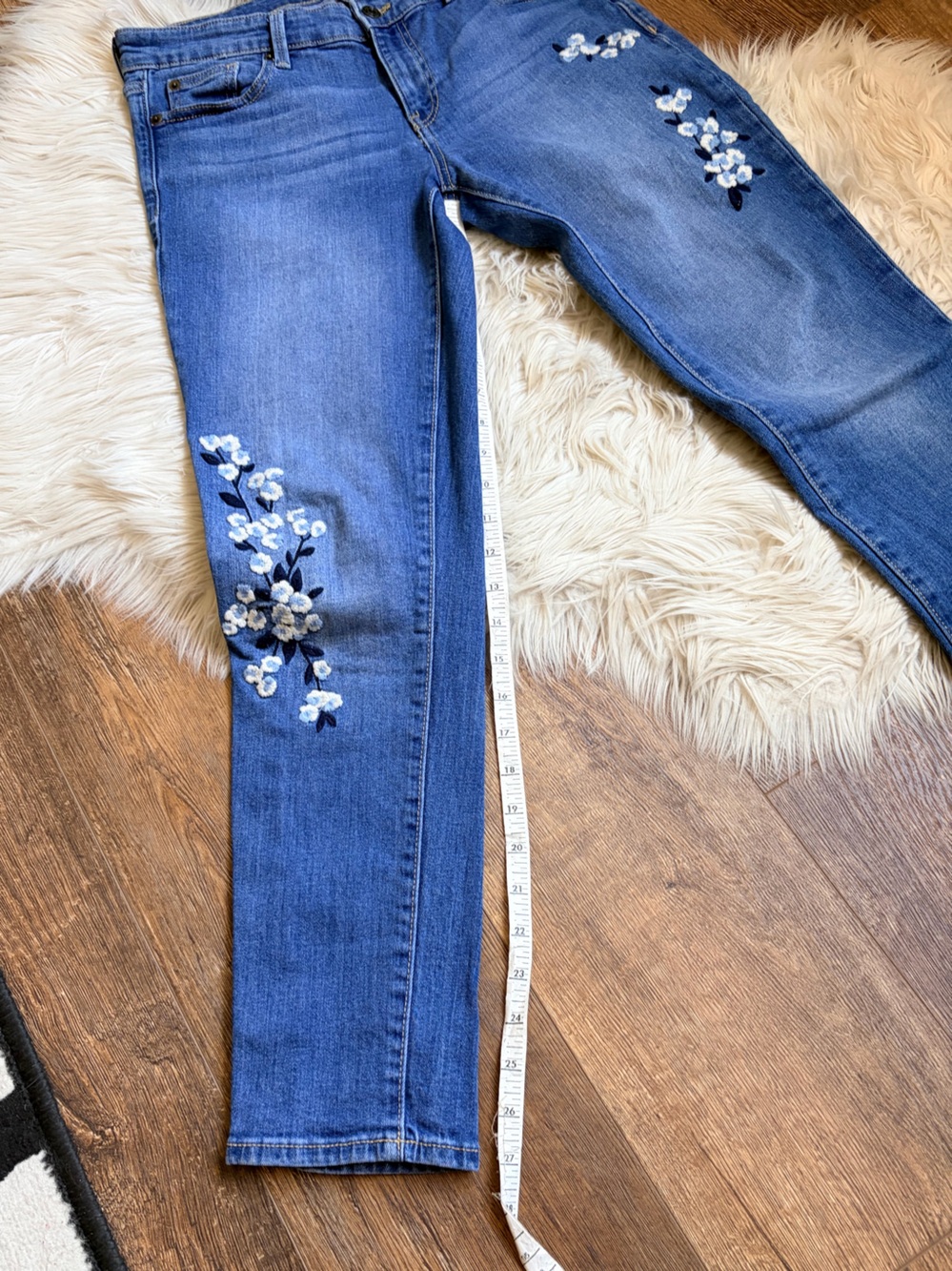 GAP Girlfriend Jeans in Light Blue Denim Floral Embroidered Design - Picture 8 of 9